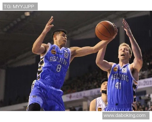 广东宏远与深圳激战半决赛第四场争夺胜利的关键时刻解析